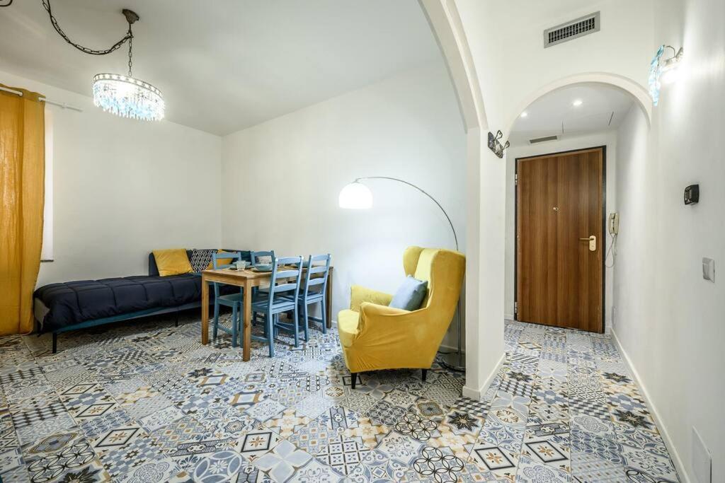 Le Finestre Sul Borgo 2 Apartment Parma Exterior photo